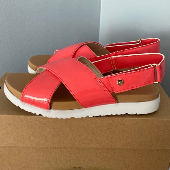 GIRLS UGG KLARA LEATHER PATENT SANDALS, NWTS! - Picture 3 of 6